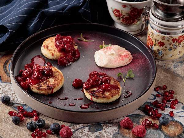 Джентльмены удачи - Творожные сырники с вишней