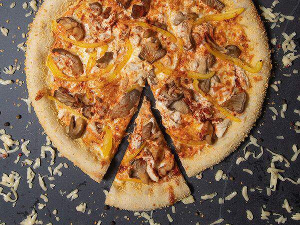 Pizza Shop - Пицца с курицей и вешенками в сметанном соусе