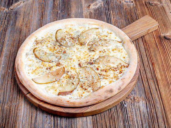 Parmesan - Пицца с грушей и горгонзолой