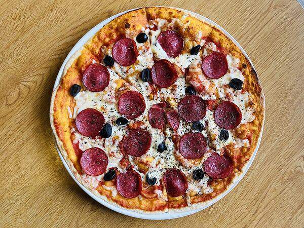 Изюм - Пицца Салями