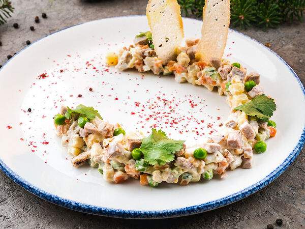 Chalet River Club - Салат Оливье с языком