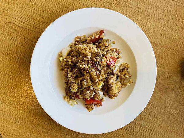 Изюм - Рис Ла Маджента с семгой и овощами