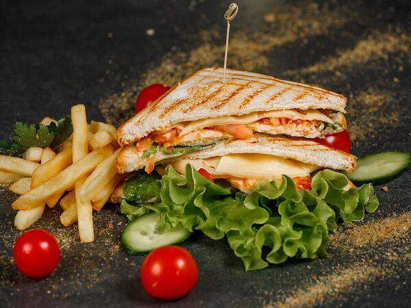 Кафе на крыше - Клаб-сэндвич с курицей