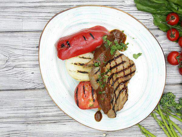 Territory Piatto - Свиная шея с овощами на гриле