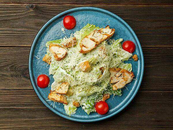 Чучвара, мангал и печи - Цезарь с цыпленком с мангала