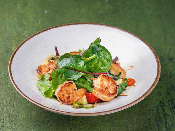 Моррис - Салат из тигровых креветок с соусом лайм-маракуйя