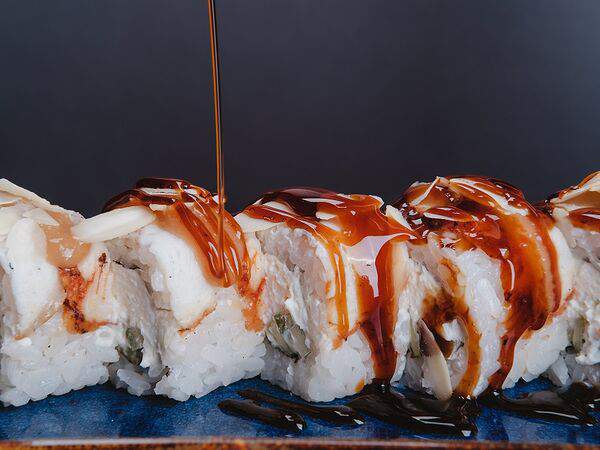 Такаши - Ролл в угре с ореховым соусом