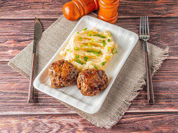 Мировая кухня - Котлеты с картофельным пюре