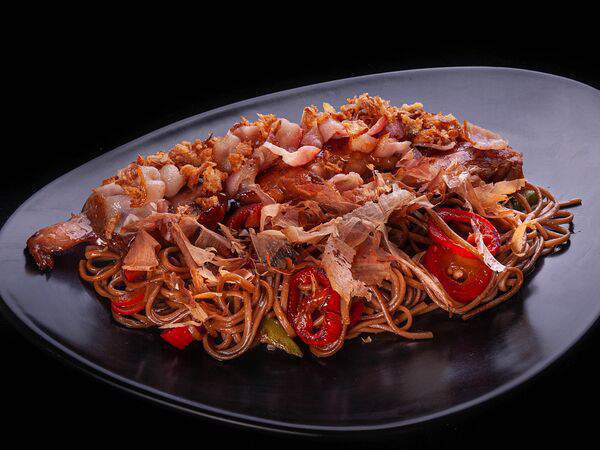 Киото - Филе цыпленка на гриле с гречневой лапшой