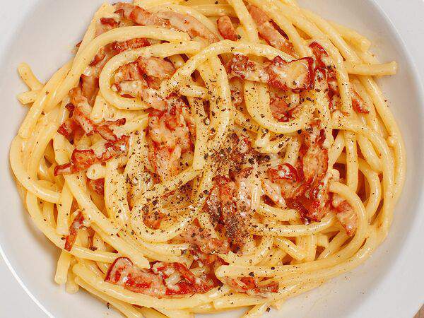 Pronto Pizza e Pasta - Букатини с соусом Карбонара по-милански