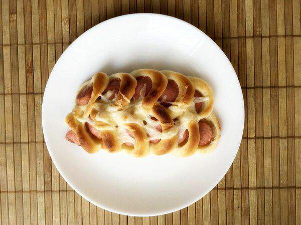 Кафе Мария - Сосиска, запеченная в тесте, с сыром