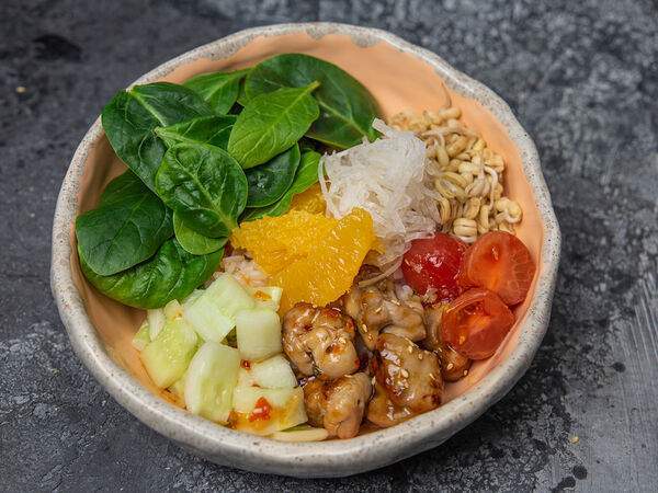 Umi asian kitchen & bar - Поке с цыпленком