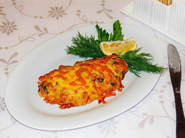 Авеню - Семга, запеченная с грибами и сыром