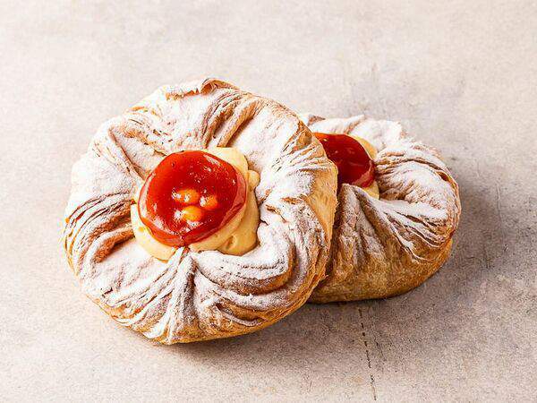 Круассан-кафе - Слойка с облепихой и маскарпоне