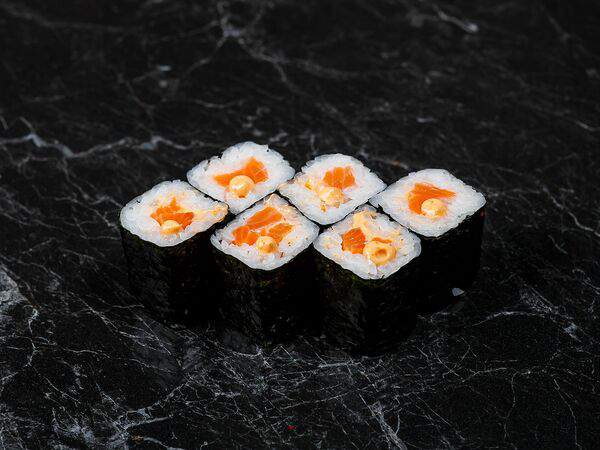 Суши кушай - Ролл с лососем