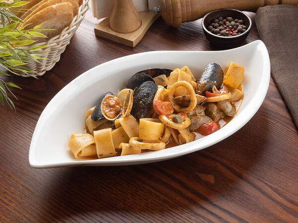 L'angolo Italiano - Каламарата с мидиями, вонголе и кальмарами