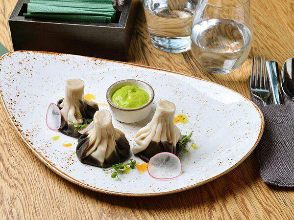 Базилик - Хинкали с камчатским крабом и дикой креветкой