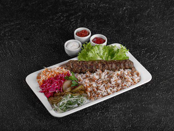 Ливан Хаус - Люля-кебаб из баранины с гарниром, салатом и соусами