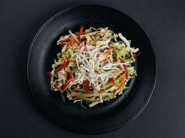 Joly Woo - Салат-микс с курицей