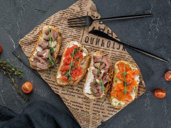 Кафе Миндаль - Брускетта с пастрами