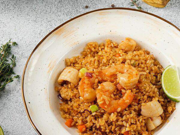 Wok Station - Жареная wok лапша удон с курицей