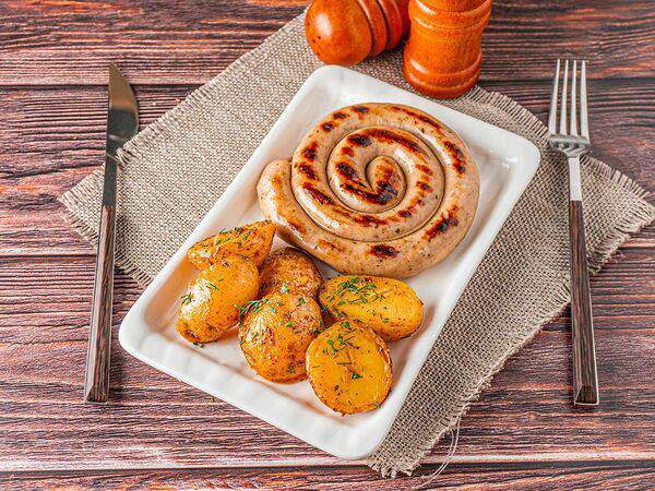 Мировая кухня - Колбаски с картофелем черри