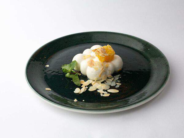 Персонажи - Облако из мацони, медом и орехами