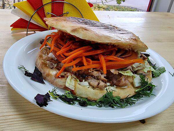 Шаурма по-кавказски - Богатырская шаурма в томбике