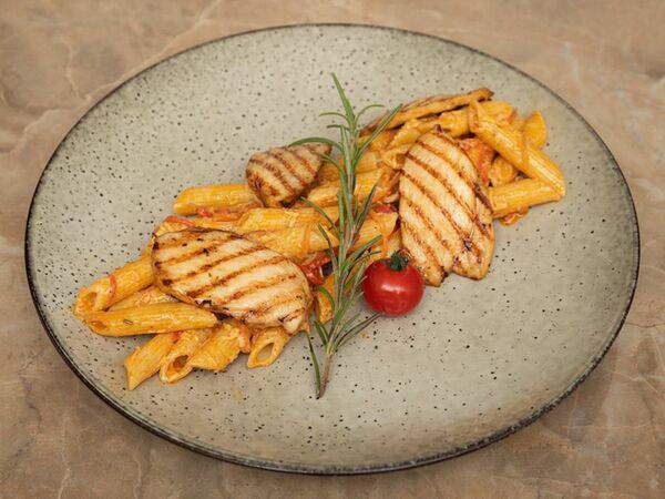 Кафе Театральное - Макароны в сырном соусе с куриной грудкой