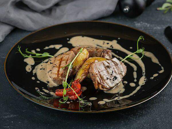 Кафе Миндаль - Медальоны из свинины в беконе