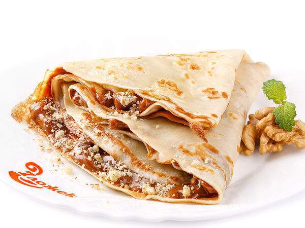 7 ложек - Блин с вареной сгущенкой и орехами