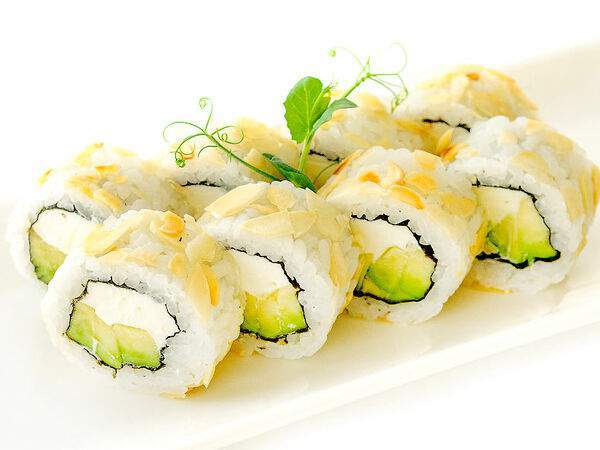 Fusion Sushi - Ролл с авокадо и миндалём