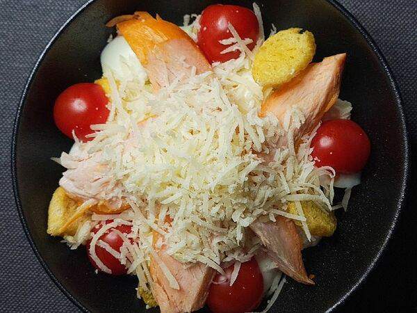 Sushi stories - Салат Цезарь с курицей холодного копчения