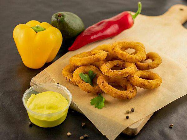 Горячий мексиканец - Луковые кольца с соусом Чеддер