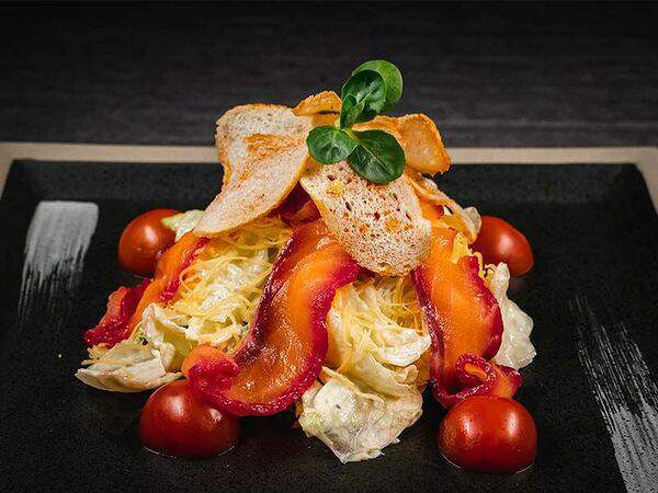 Vegas - Салат Цезарь со слабосоленым лососем