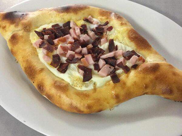 Браш-пицца - Аджарский хачапури с беконом и бастурмой