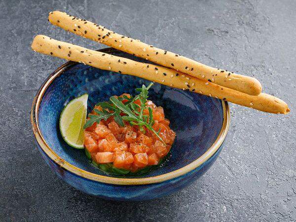 Ketch Up - Тартар из лосося с гуакамоле