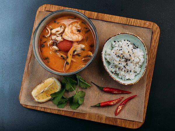 Прага - Том ям с тигровыми креветками и кальмаром