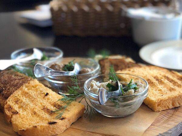 Солянка - Куриный паштет, смалец и форшмак