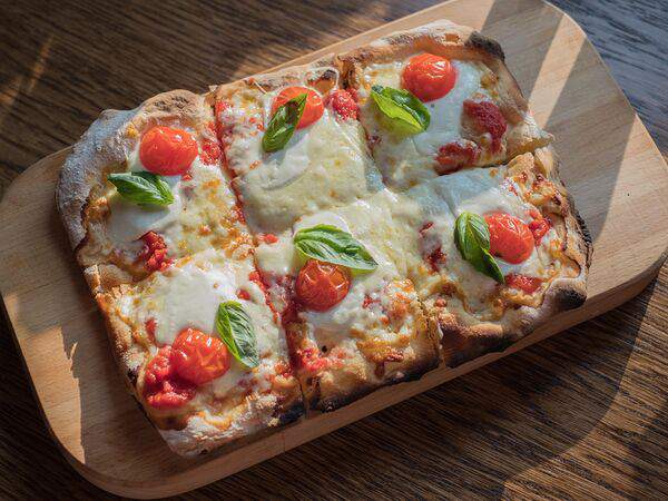 Philosophia Life - Пицца Моцарелла-Базилик