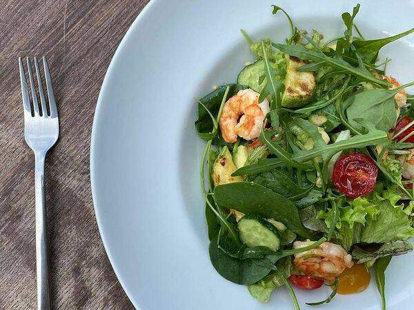 VinBurger - Салат с креветками и кабачками