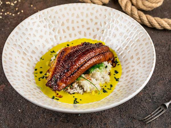 Fish Box - Запеченный угорь с рисом и соусом карри