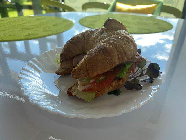 Cactus - Круассан с беконом и сыром