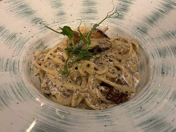 Pulcinella - Лингуини с белыми грибами и трюфелем