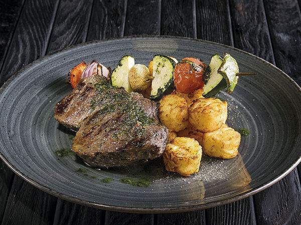 Garage - Говядина с картофельными крокетами и овощами на гриле