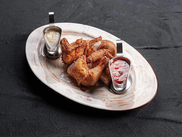 Aura Verdant Restaurant - Цыпленок на гриле с томатным соусом