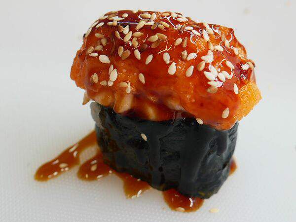 Kaikan - Гункан с запеченным окунем