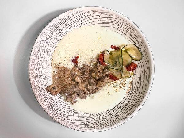 Трактир белый - Бефстроганов из говядины с картофельным пюре