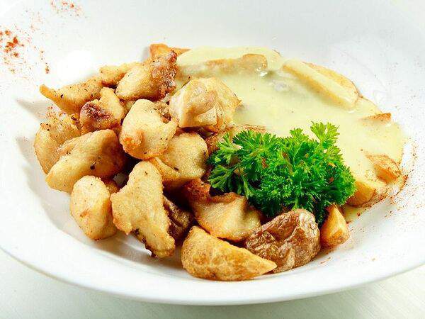 Старые традиции - Куриная грудка в сливочном соусе с картофелем обжаренным