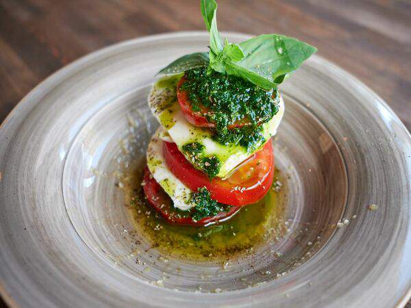 Grill & Pizza by Bottega Toscana - Салат Капрезе